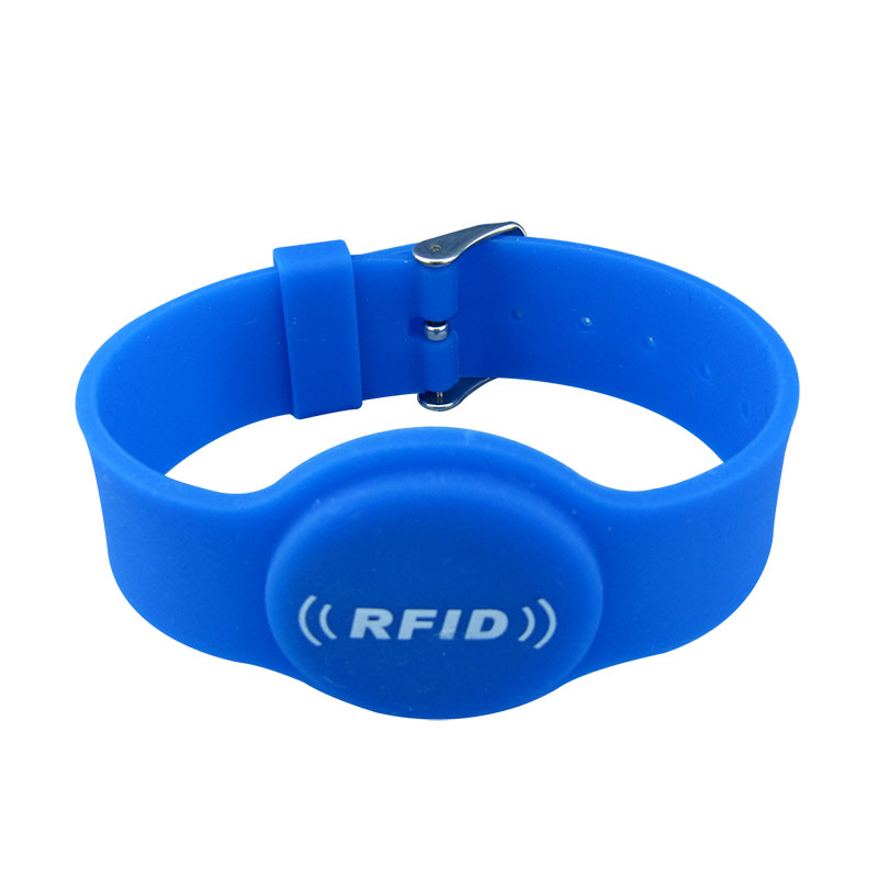 Hur kan Silikon RFID-armbandslösningar förbättra säkerheten och bekvämligheten för moderna evenemang?